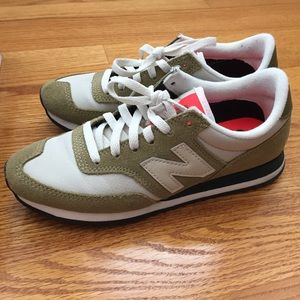 New Balance Summit Sneaker IN BOX SIZE 6